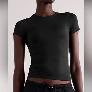 SKIMS Soft Smoothing Seamless Tee in Medium